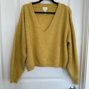 H&M | V-neck relaxed sweater